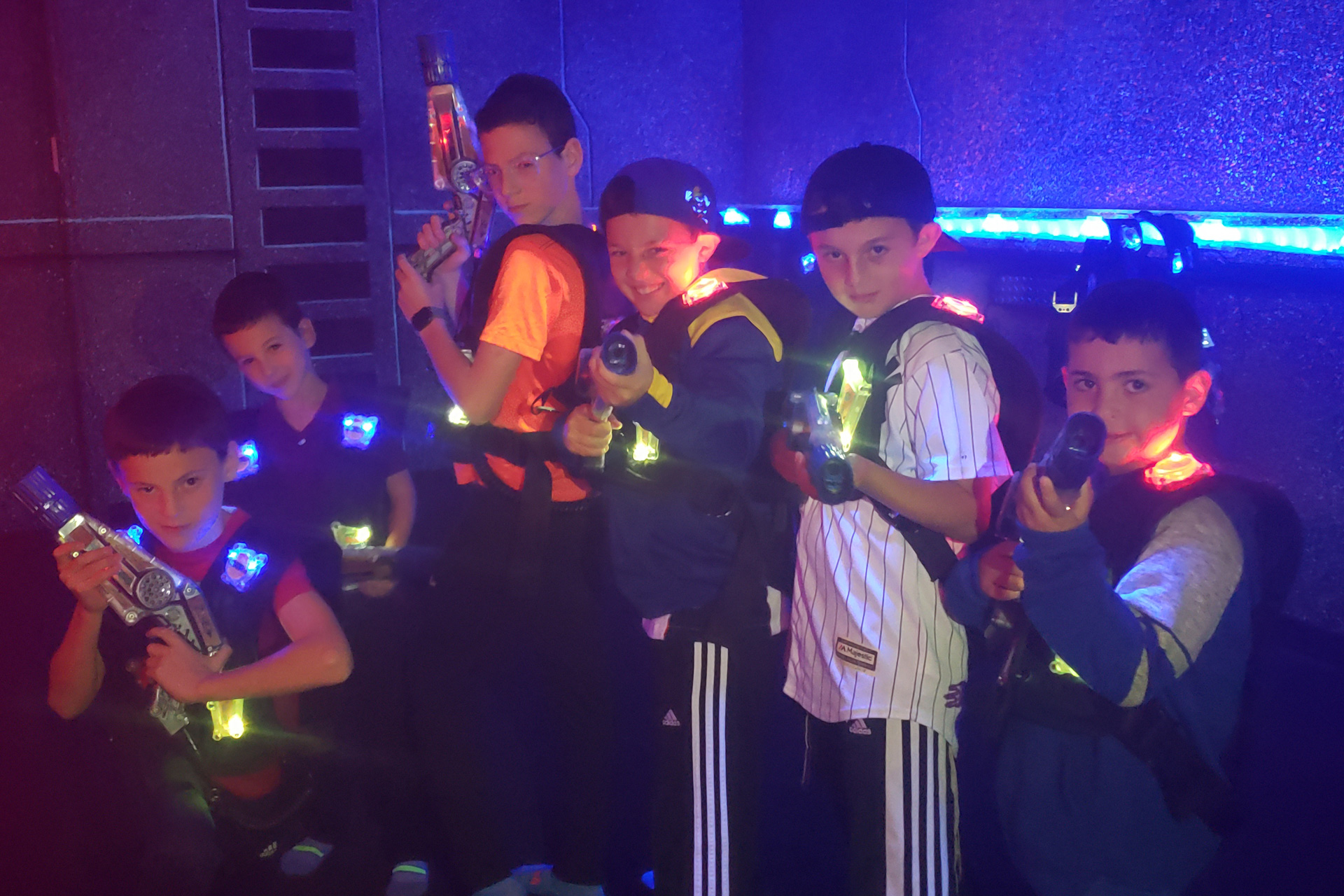 laser-tag-party-group